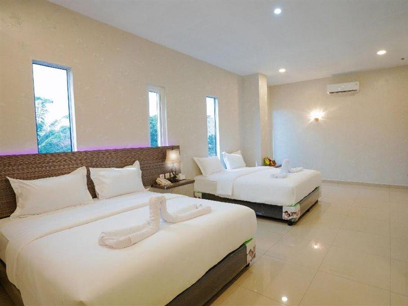 De'Tonga Hotel Medan Exterior photo