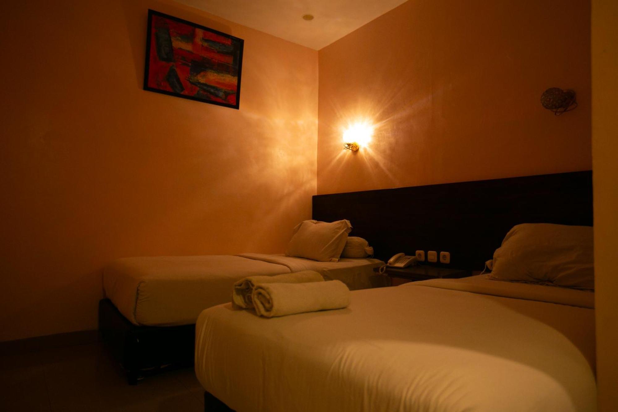 De'Tonga Hotel Medan Exterior photo