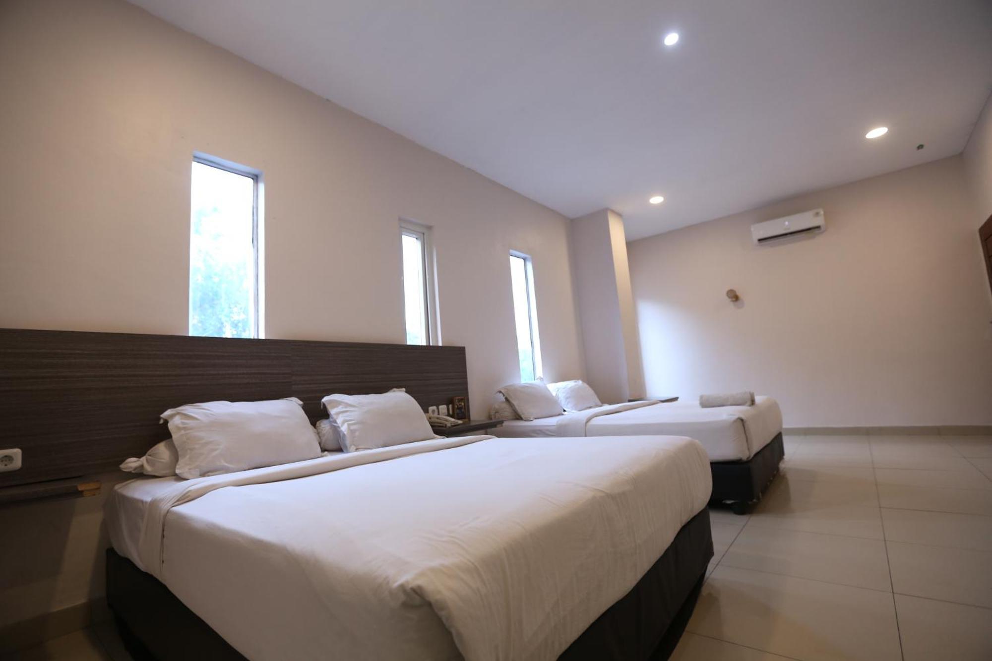 De'Tonga Hotel Medan Exterior photo