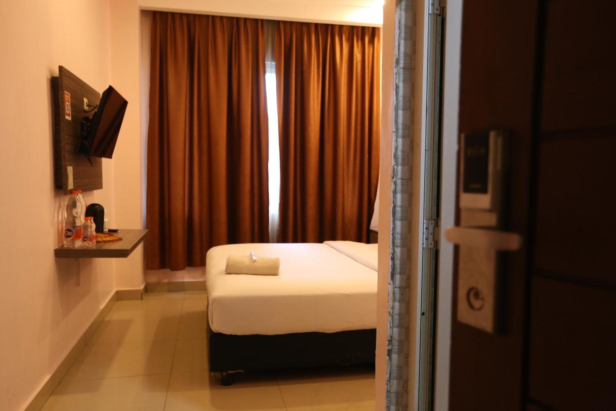 De'Tonga Hotel Medan Exterior photo